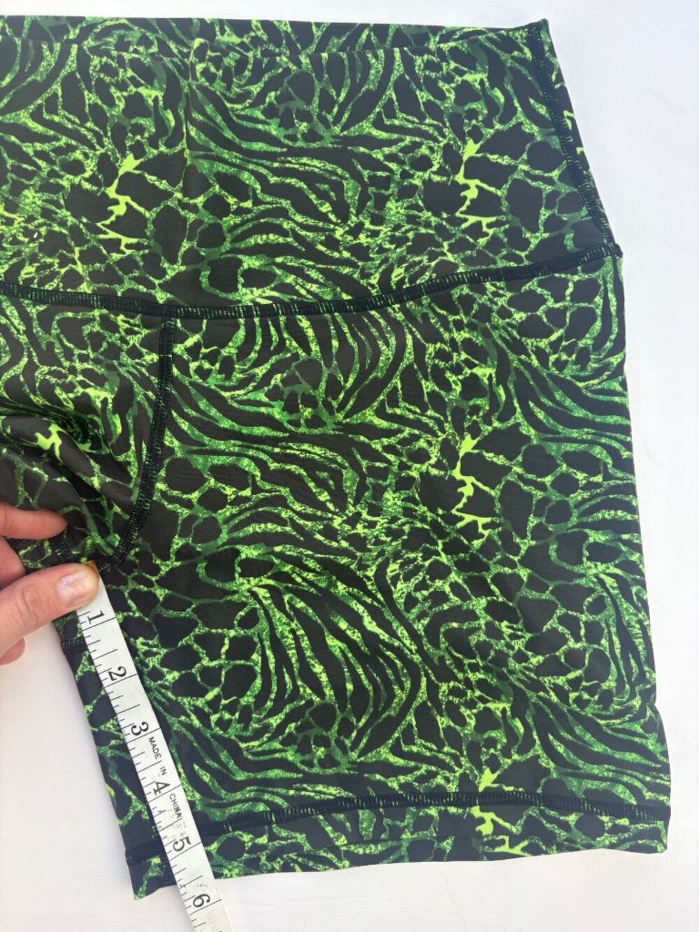 Peachy Athletic NWT Halcyon Bike Crossfit Gym Shorts Green Animal Print Medium - Picture 9 of 10